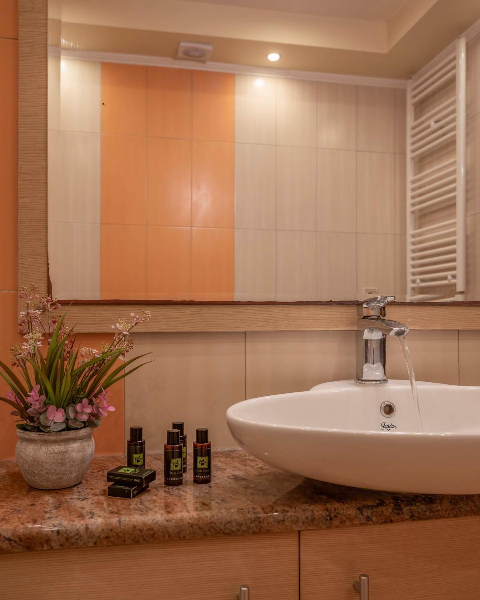 Fortezza Side Suite 罗希姆诺 外观 照片